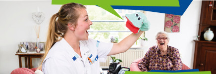 Rivas lanceert frisse thuiszorgcampagne ‘Hoezo billen wassen?’